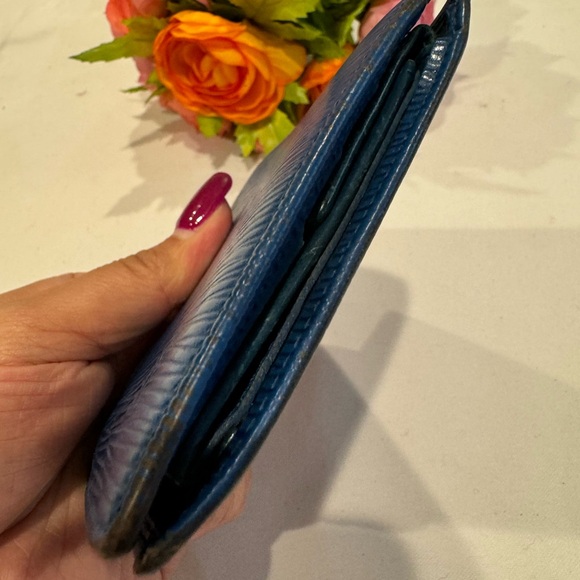 Authentic Louis Vuitton Epi men’s wallet - Picture 11 of 14